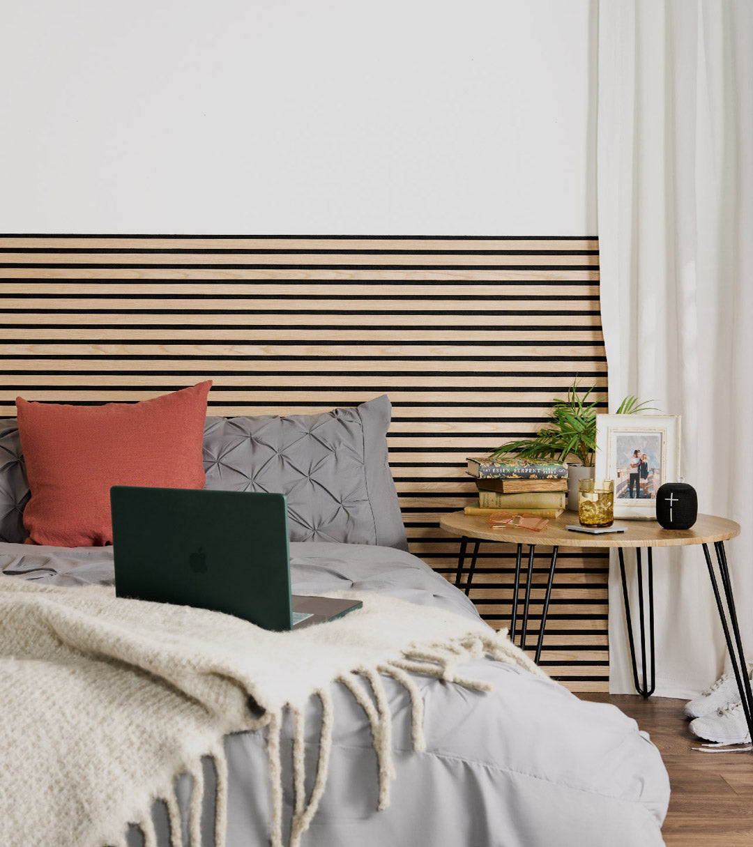 Headboard with clearance vertical slats